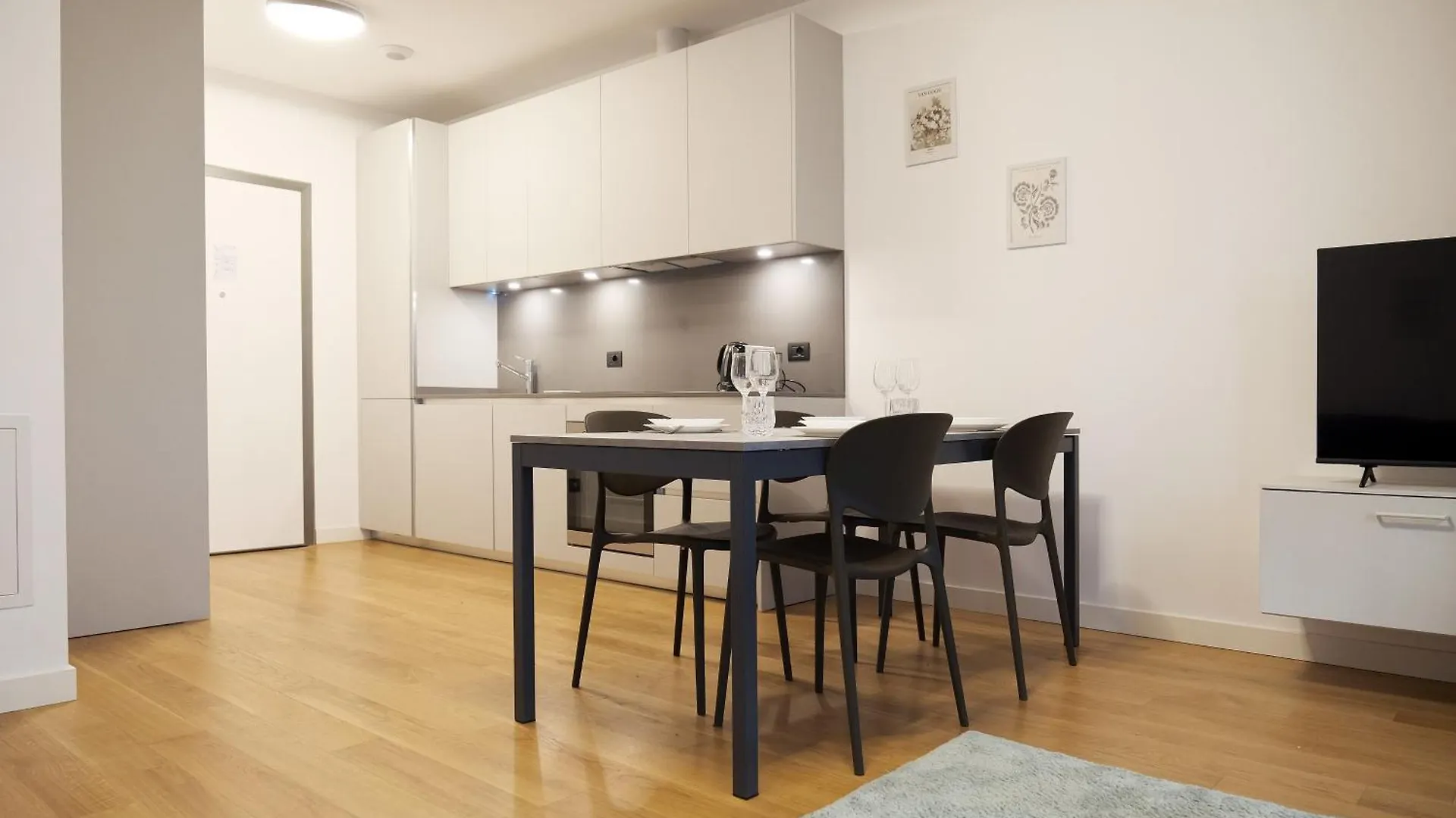Comecasa Modern Terraced & Palestra Apartment Milan