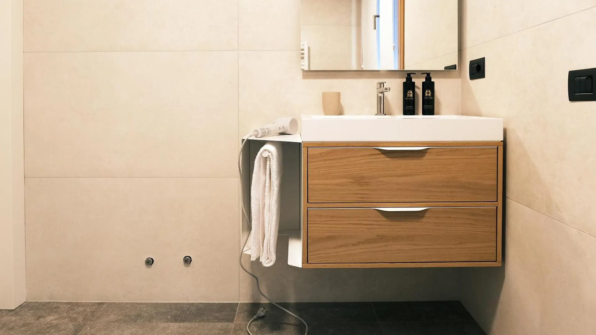 Comecasa Modern Terraced & Palestra Apartment Milan Italy