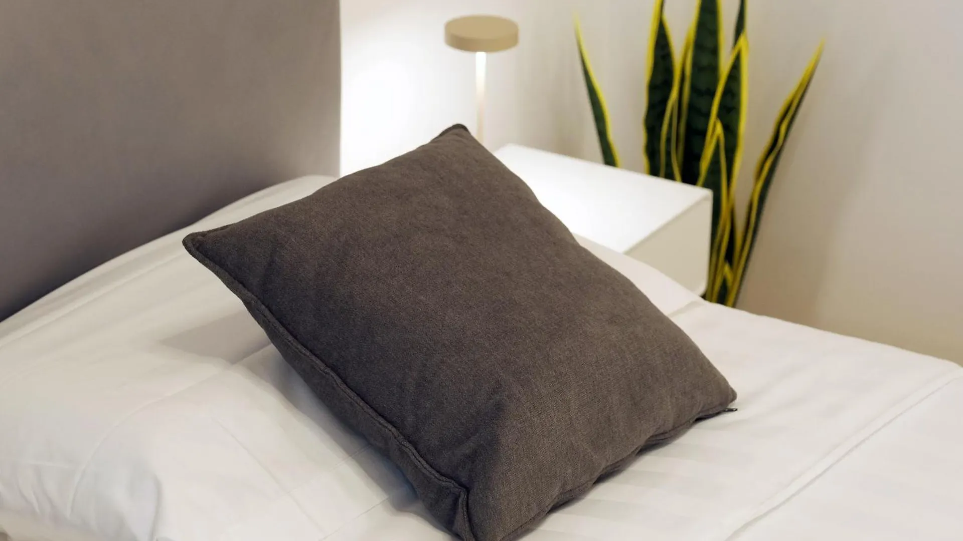 Comecasa Modern Terraced & Palestra Apartment Milan