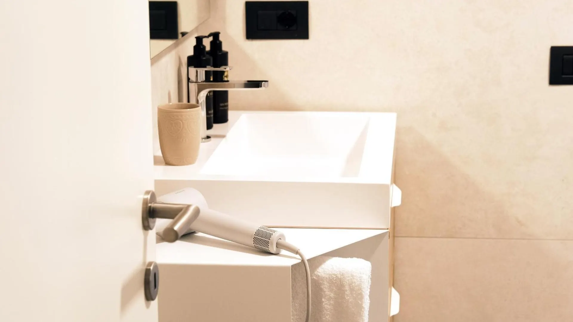 Comecasa Modern Terraced & Palestra Apartment 밀라노 0*,