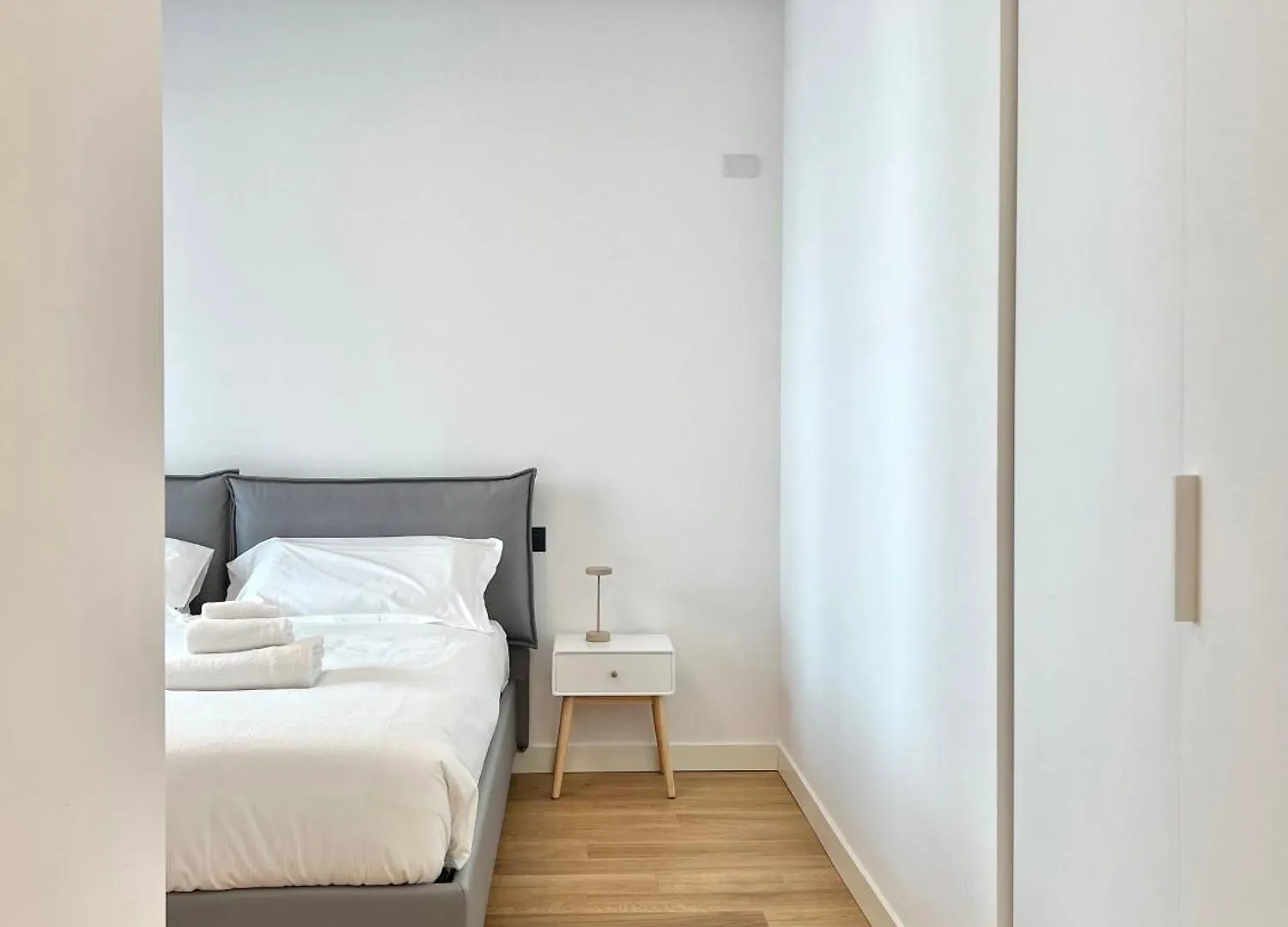 Comecasa Modern Terraced & Palestra Apartment ミラノ